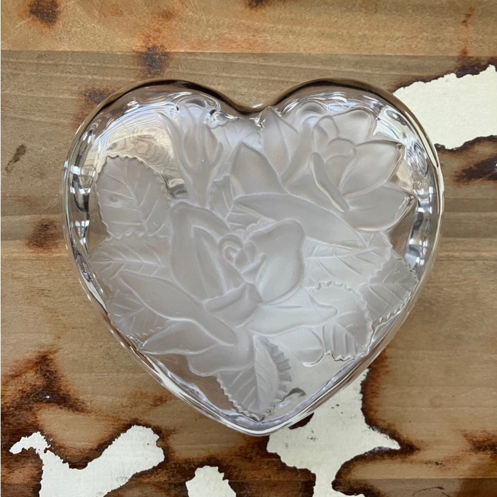 Studio Nova Mikasa Winter Rose Heart Shaped Box Etched frosted crystal